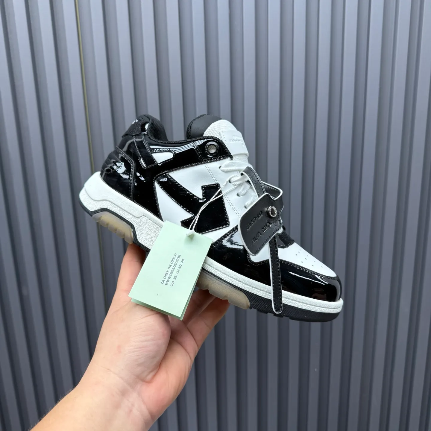 【off- white】P: 620💰Couple model👫, Size: 35-44 (Customized for men 38.45.46) High-quality version👊 "Out of office" series original molding, original lasting, production process 1:1 Original ➰OFF GRAY WHITE OW ➰ First-layer cowhide Imported skin-friendly and environmentally friendly polyester mesh Original molding high elastic and environmentally friendly molding pad Made with the original lasting process. The original molded rubber outsole (never yellows and deforms) has a super correct shape, bright color and strong three-dimensional effect👍. Packaging💯Full set of packaging synchronized with the official website (branded paper, certificate of quality, branded cloth bag)